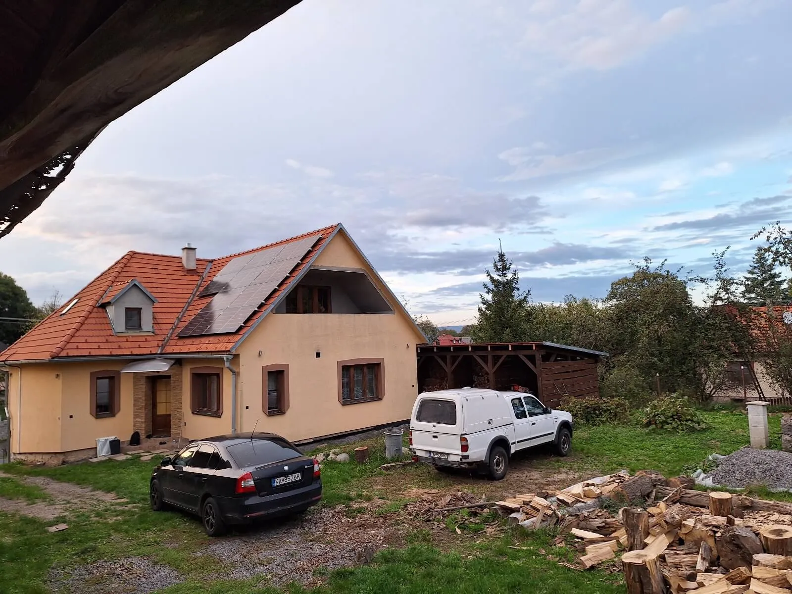 Fotovoltika na rodinnom dome — Dolný Badín, fotka 3 z 4