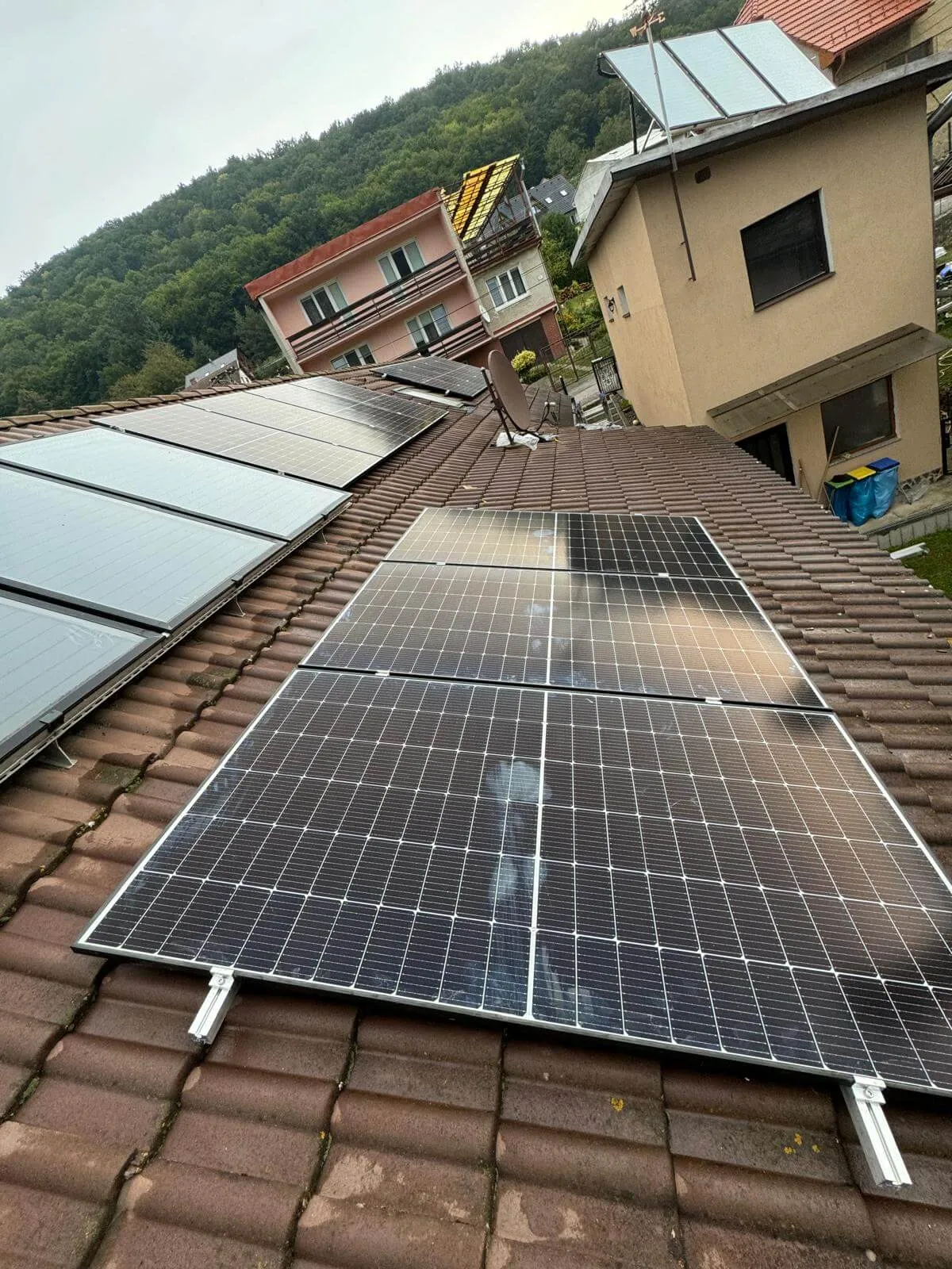 Fotovoltika na rodinnom dome — Hronská Dúbrava, fotka 2 z 5