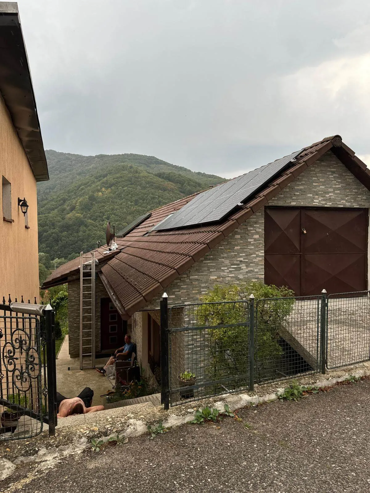 Fotovoltika na rodinnom dome — Hronská Dúbrava, fotka 4 z 5